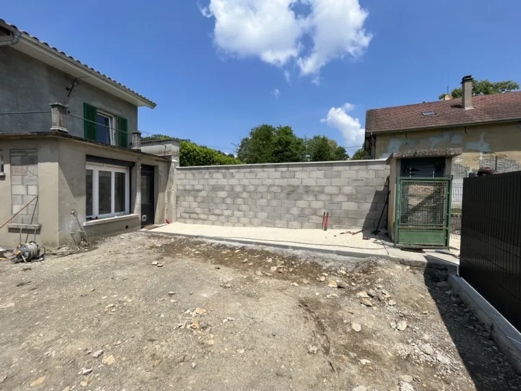 Réalisation d'un mur aux Eparres , Bourgoin-Jallieu, Martins Espaces Verts
